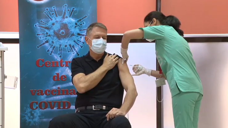 iohannis-vaccinat