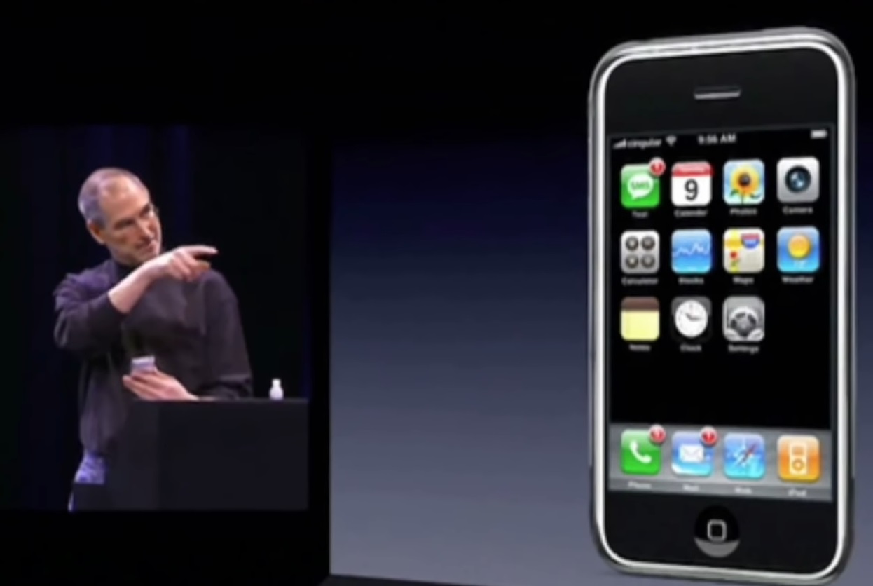 Года выпуска первого iphone. Стив Джобс айфон 2g. Iphone 2g в 2022. Apple 2007. Первый айфон.