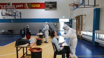 Israel intră în al treilea lockdown național. Vaccinarea continuă
