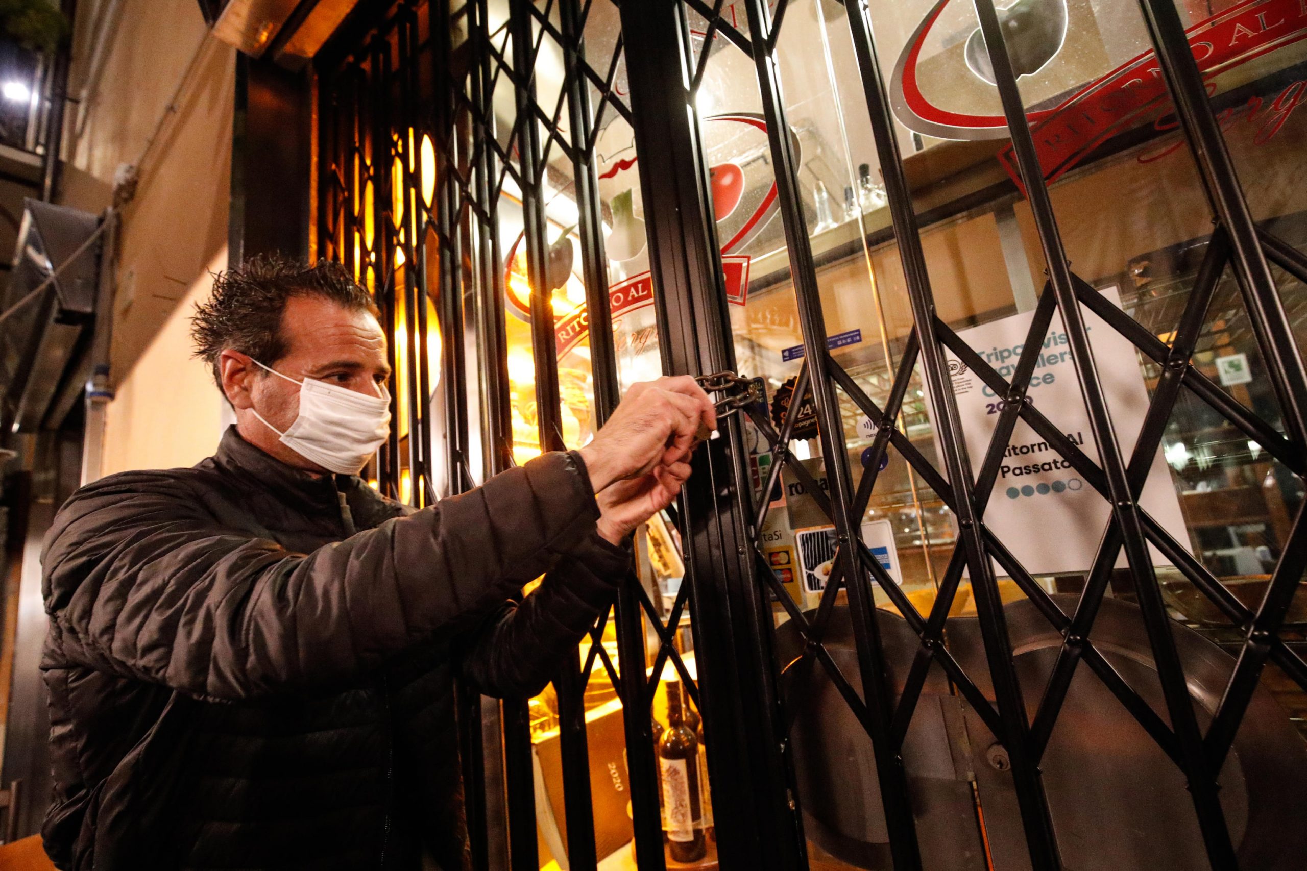 Restaurantele și teatrele din Cluj-Napoca se închid din nou. Au avut parte doar patru zile de „libertate”