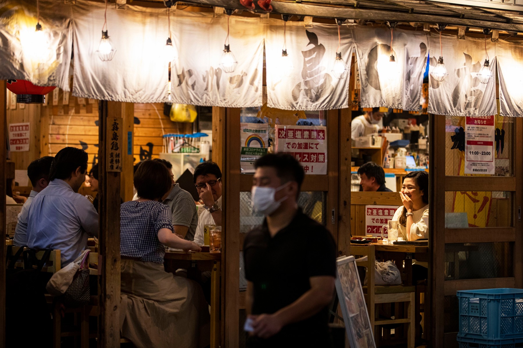 Studiu: Fonetica limbilor influențează transmiterea Sars-CoV-2. Karaoke, o activitate periculoasă în Japonia din cauza caracteristicilor limbii