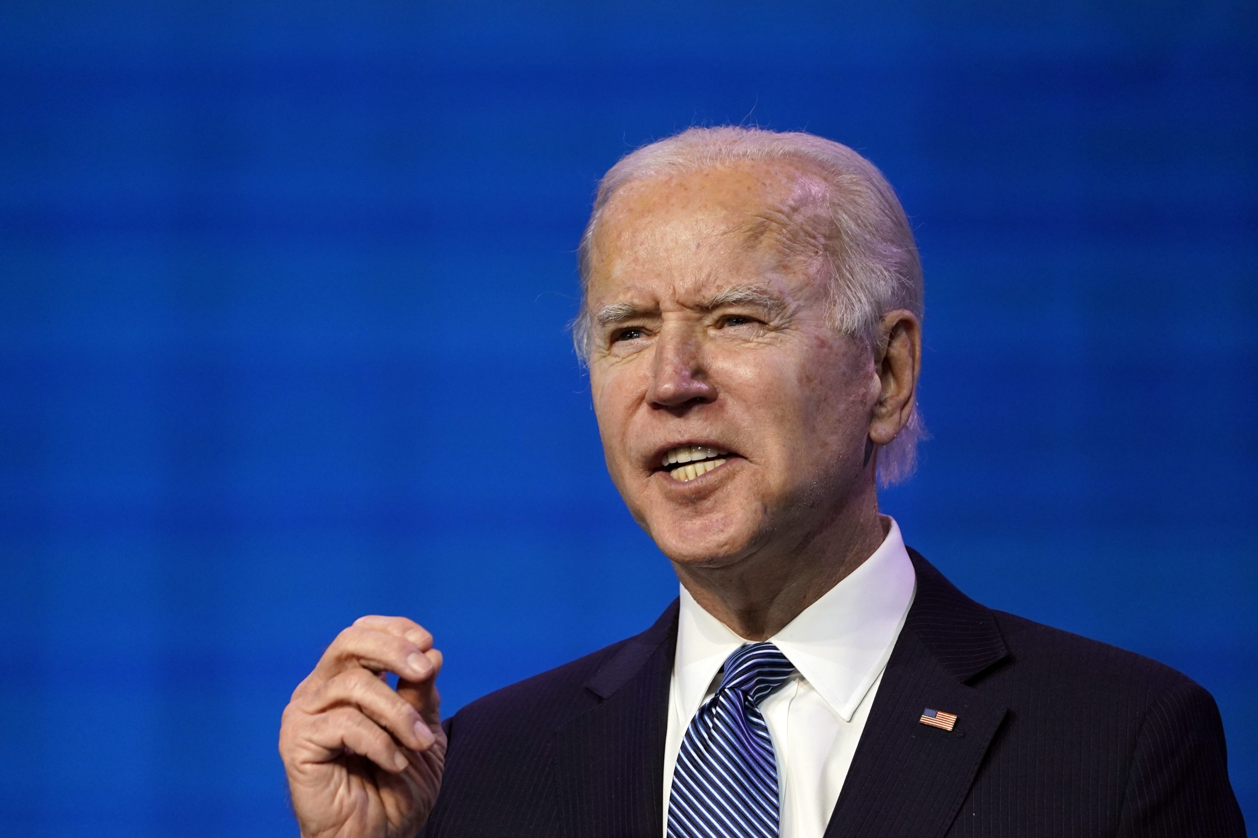 Persoanele transgender se pot înrola din nou în armata americană. Biden a anulat interdicţia dată de Trump