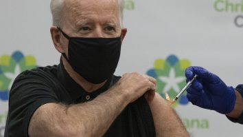 Joe Biden a primit a doua doză de vaccin anti-COVID: „Prioritatea mea este să vaccinăm oamenii pe cât de repede posibil”
