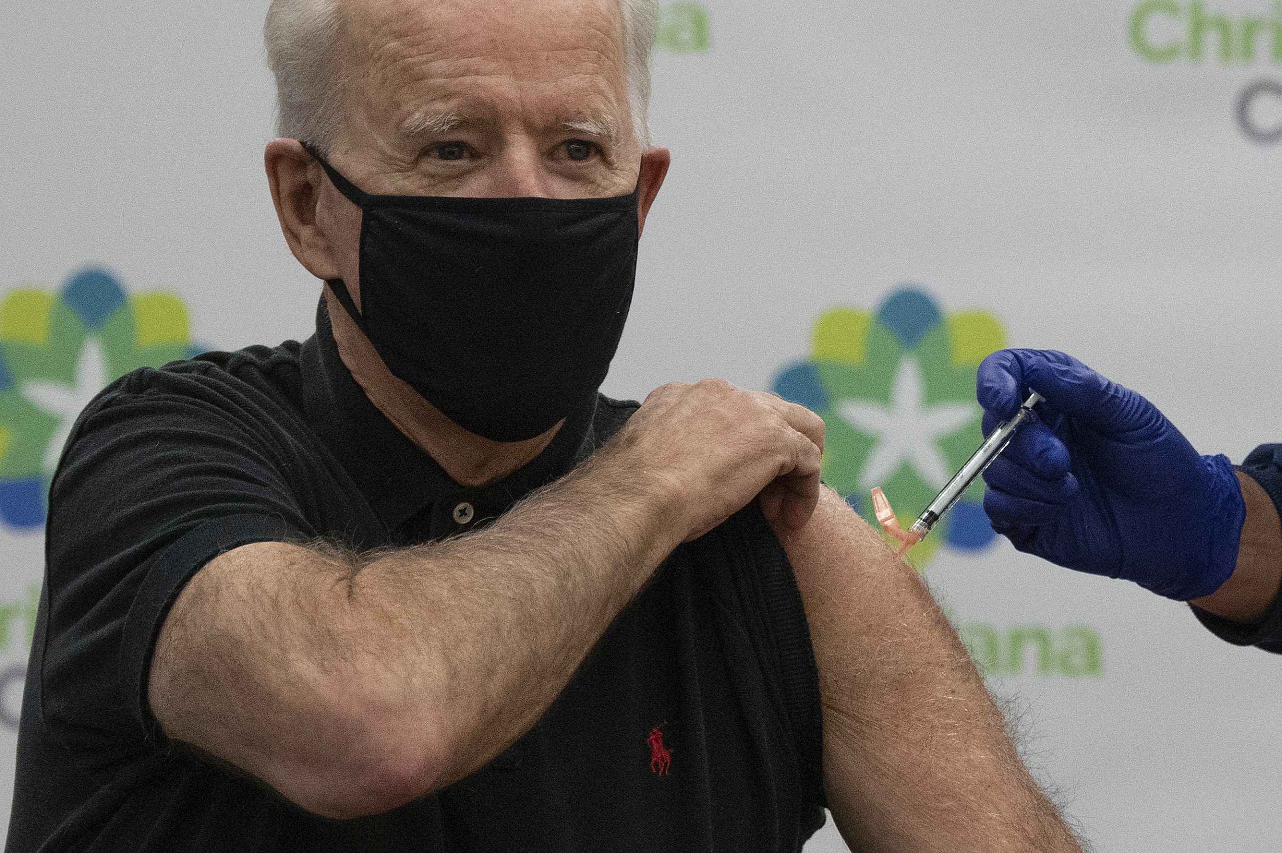 Joe Biden a primit a doua doză de vaccin anti-COVID: „Prioritatea mea este să vaccinăm oamenii pe cât de repede posibil”