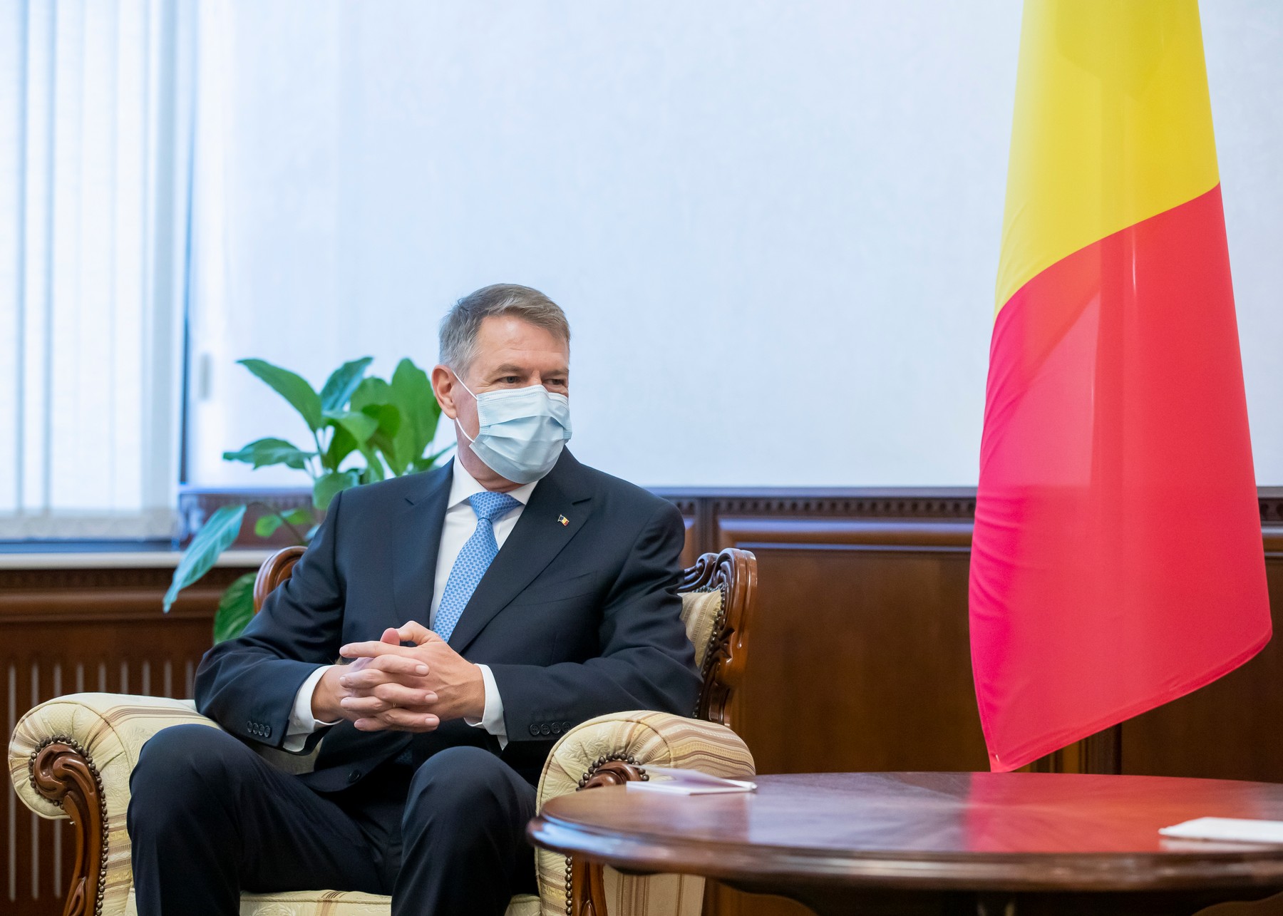 Iohannis e pus pe dat decorații. Încă două decrete semnate de președintele României
