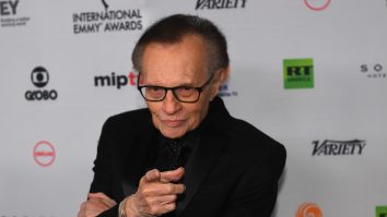 Legendarul om de televiziune Larry King a murit, la 87 de ani. Recent, a fost diagnosticat cu COVID-19
