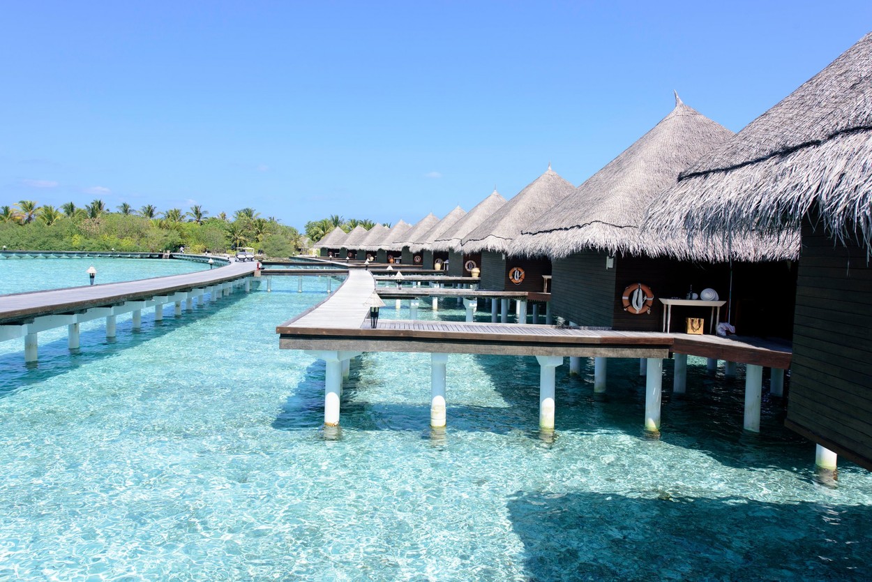 Românii nu au fost îngrijorați de criza sanitară la începutul lui 2021. Au depășit bogații lumii la numărul de călătorii spre Maldive