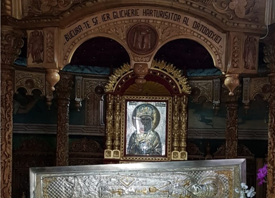 Crezi în OZN-uri sau faci arte marțiale ca Jackie Chan? O mănăstire de rit vechi îți recomandă să te spovedești. Lista tuturor păcatelor