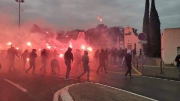 Baza de antrenamente Olympique Marseille, luată cu asalt de sute de protestatari. Meciul a fost amânat