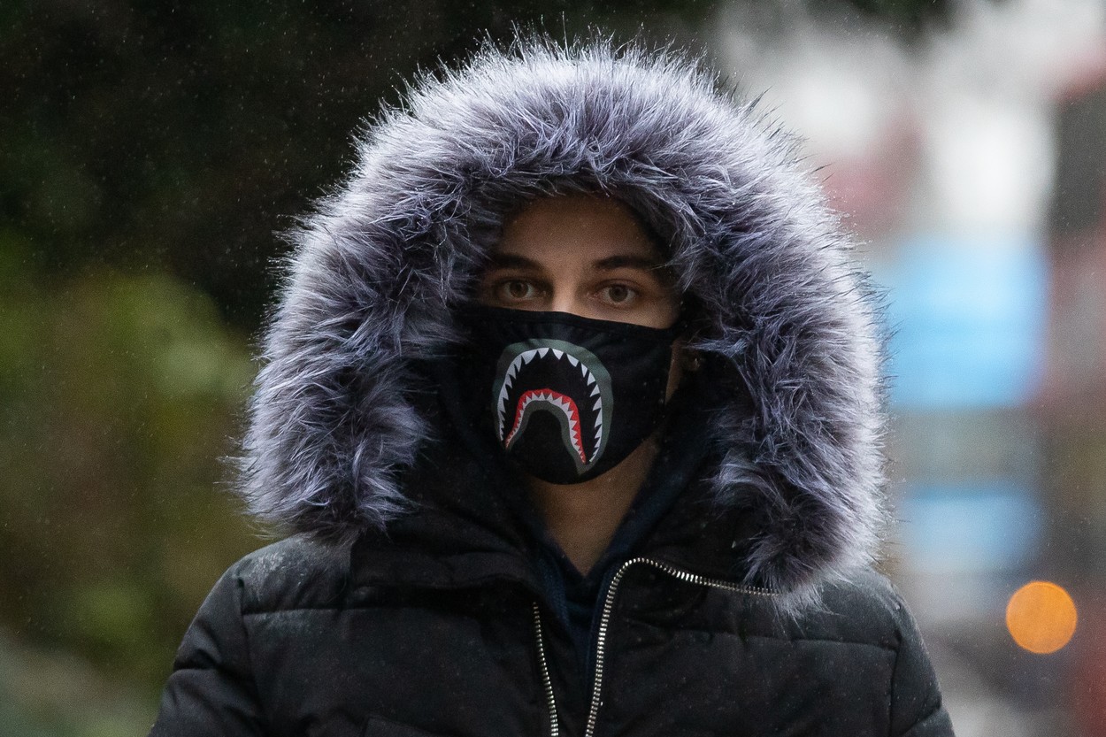 Românul teribilist care a gonit cu 290 km/h în Anglia, pe o motocicletă, a încercat să fugă și de la proces