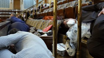 Gaze lacrimogene în Congres. Parlamentarii au primit măști de gaz: „Toată lumea e terifiată“