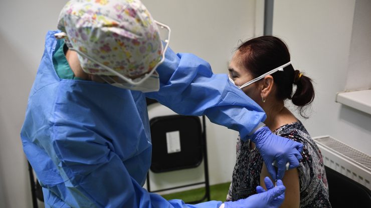 5.993 de persoane au fost vaccinate anti-Covid-19 în ultimele 24 de ore. Câte reacții adverse au apărut