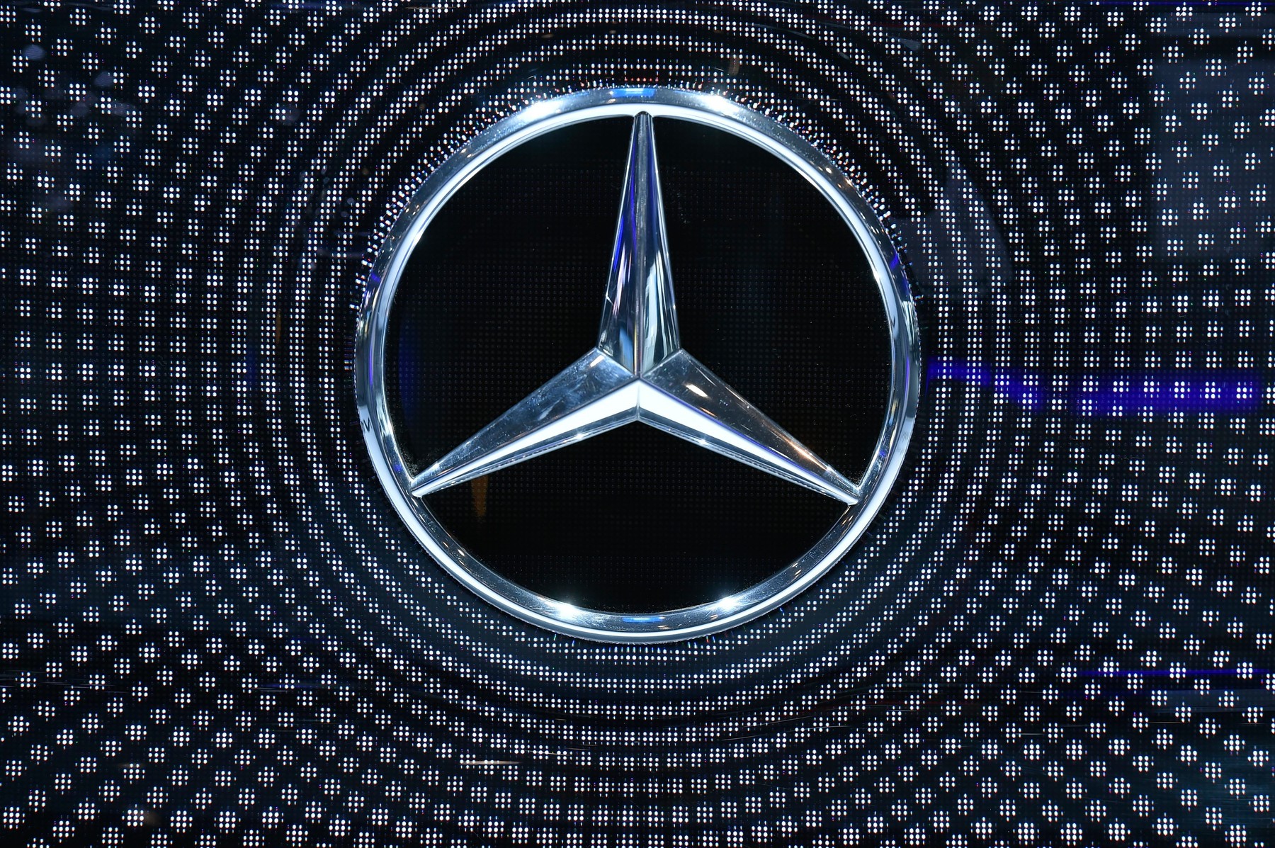 Mercedes-Benz pregăteşte un display revoluţionarul. Ecranul Hyperscreen va avea 142 de centimetri