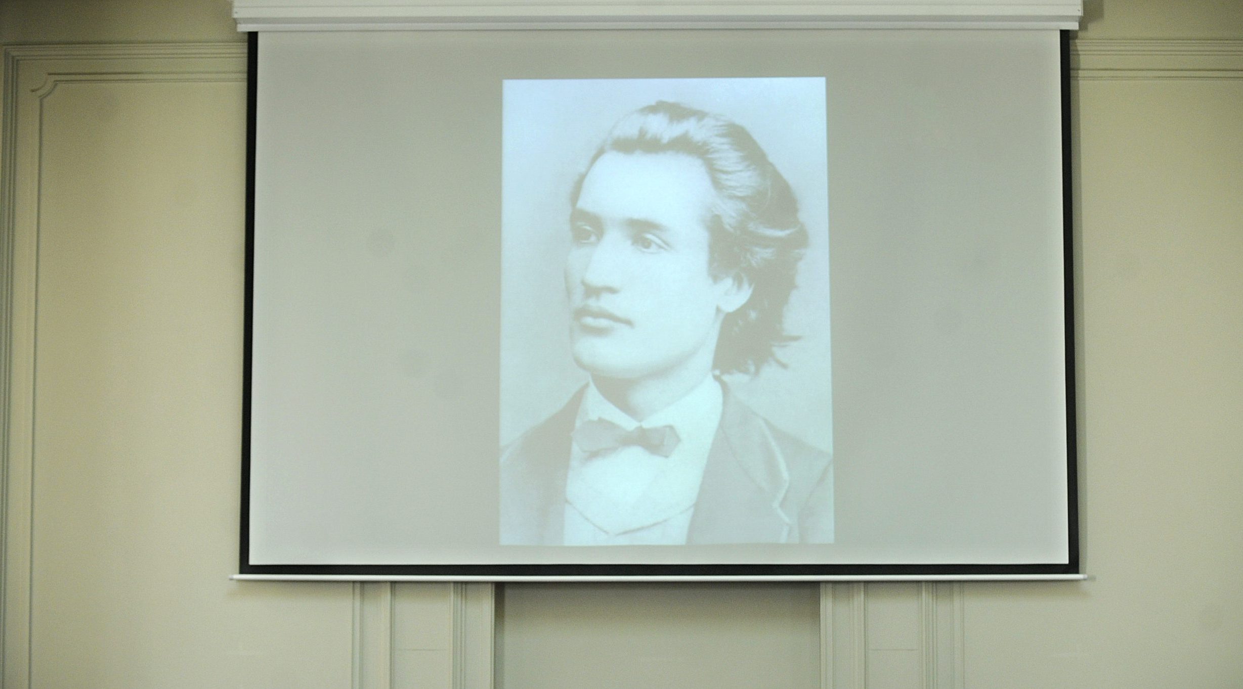 Mihai Eminescu nu a iubit doar poezia, ci şi matematica. Volumul ”Fragmentarium” include însemnările luii Mihai despre științe și matematică