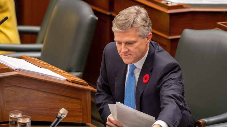 Ministrul de Finanţe din Ontario a demisionat după ce a călătorit în Caraibe în timp ce provincia era în izolare