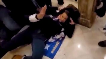 Momentul în care protestatara de la Capitoliu a fost împușcată de forțele de ordine. Cine este Ashli Babbitt