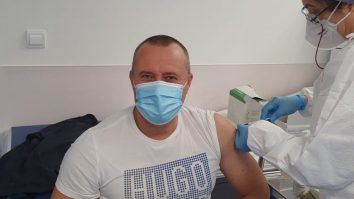 Medicul de familie al primarului a fost amendat după ce edilul a sărit rândul la vaccinare