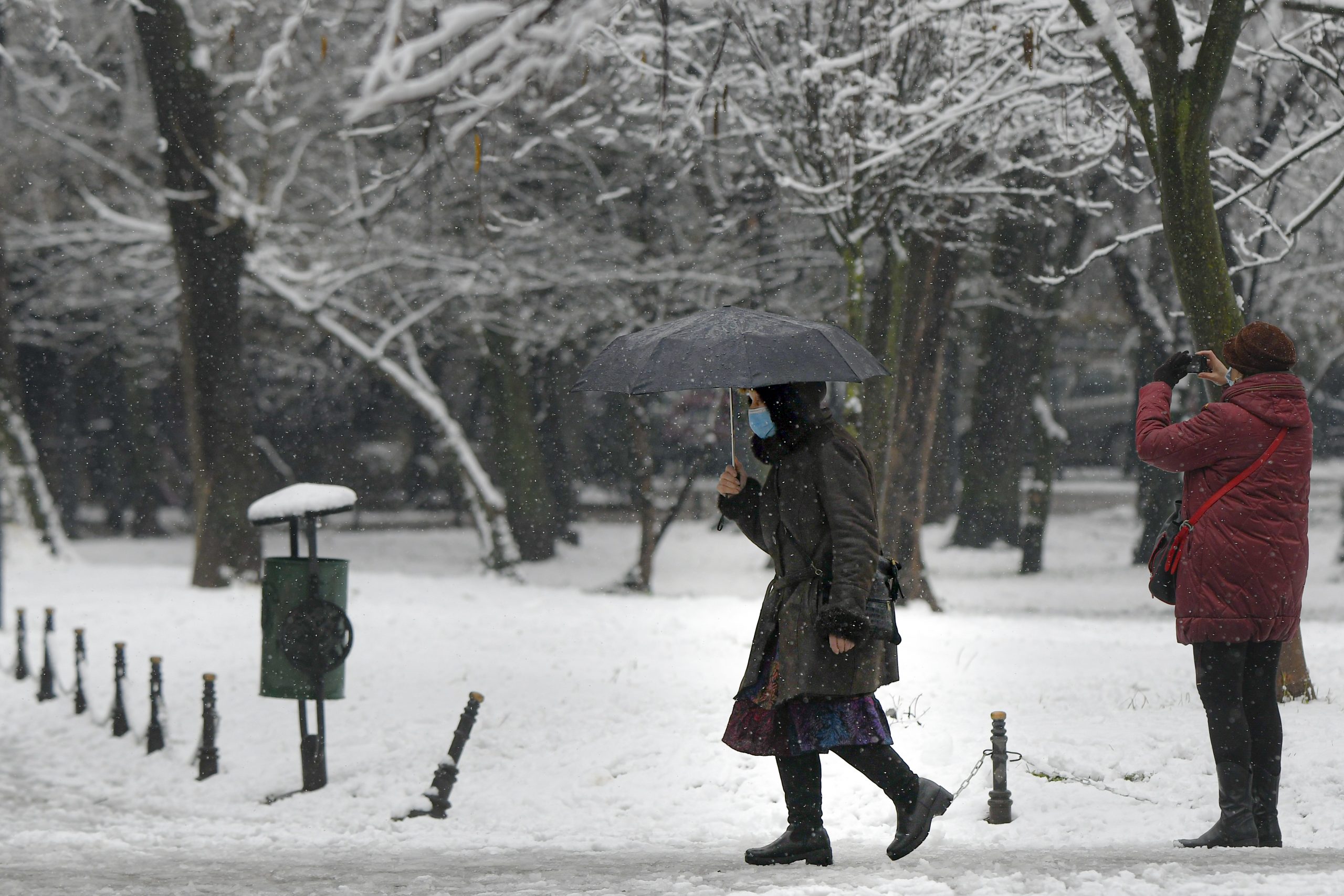 Alertă meteo ANM. Ninsori, lapoviță, polei și vânt. Zonele vizate