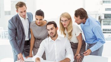 România ar putea primi granturi de până la 250.000 de euro, de la Google, pentru alfabetizare digitală. Până când se pot depune aplicațiile