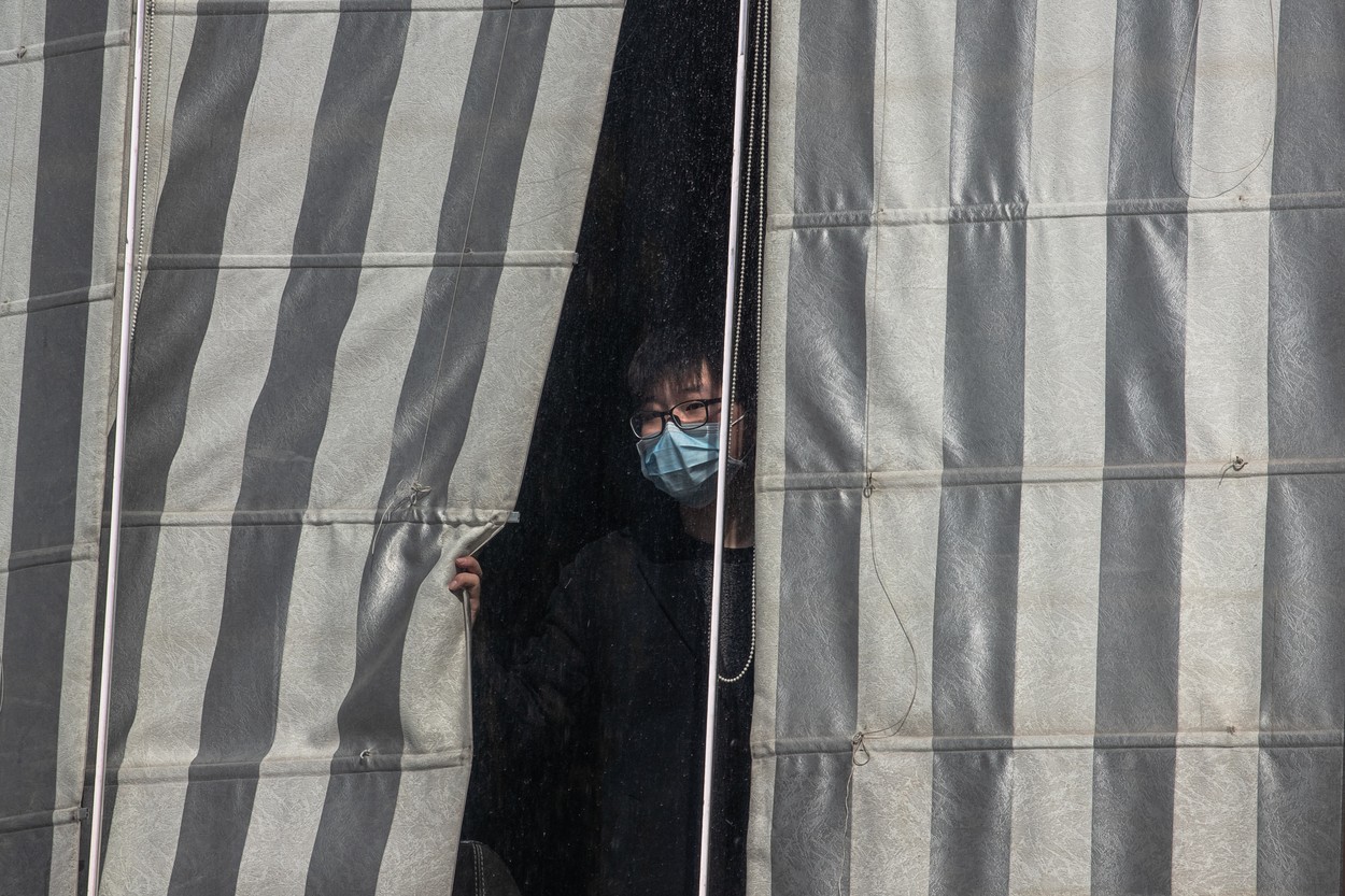 Echipa trimisă de OMS în China a terminat carantina obligatorie. Iese pe străzile din Wuhan să studieze originile coronavirusului