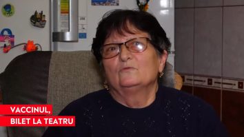 Vaccinul, bilet la teatru. O mamă vrea să se vaccineze doar pentru a putea să-și vadă fiul jucând pe scenă: „Mă îneacă lacrimile”