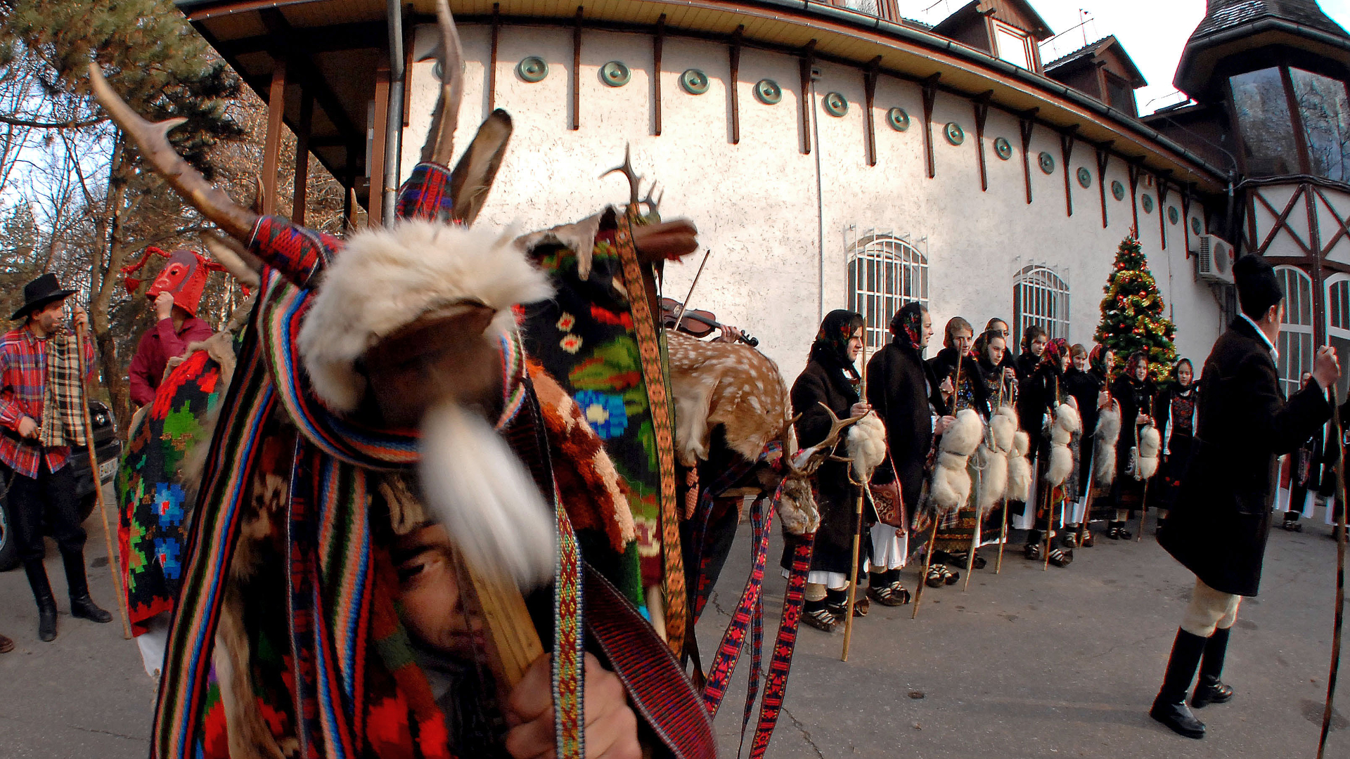 1 ianuarie, o sărbătoare întreită: Tăierea-împrejur a Domnului, Sfântul Vasile cel Mare și Anul Nou. Tradiții și obiceiuri