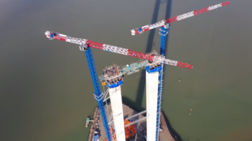 VIDEO Imagini spectaculoase cu podul peste Dunăre. Construcţia este aproape de înălţimea maximă