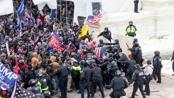 Unul dintre polițiștii care au intervenit în revolta de la Capitoliu a murit