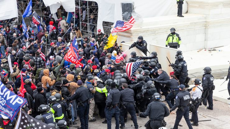 Unul dintre polițiștii care au intervenit în revolta de la Capitoliu a murit
