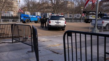 Un bărbat care voia să intre la ceremonia de învestitură a lui Biden cu un pistol și 500 de gloanțe, arestat de Poliția Capitoliului