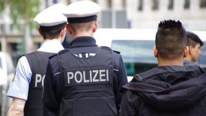 Un bărbat a atacat cu un cuțit mai multe persoane, în Frankfurt. Trei persoane sunt în stare gravă