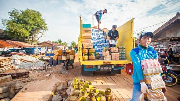 De ce sunt vaccinați în Indonezia cei din populația activă, înaintea celor bătrâni