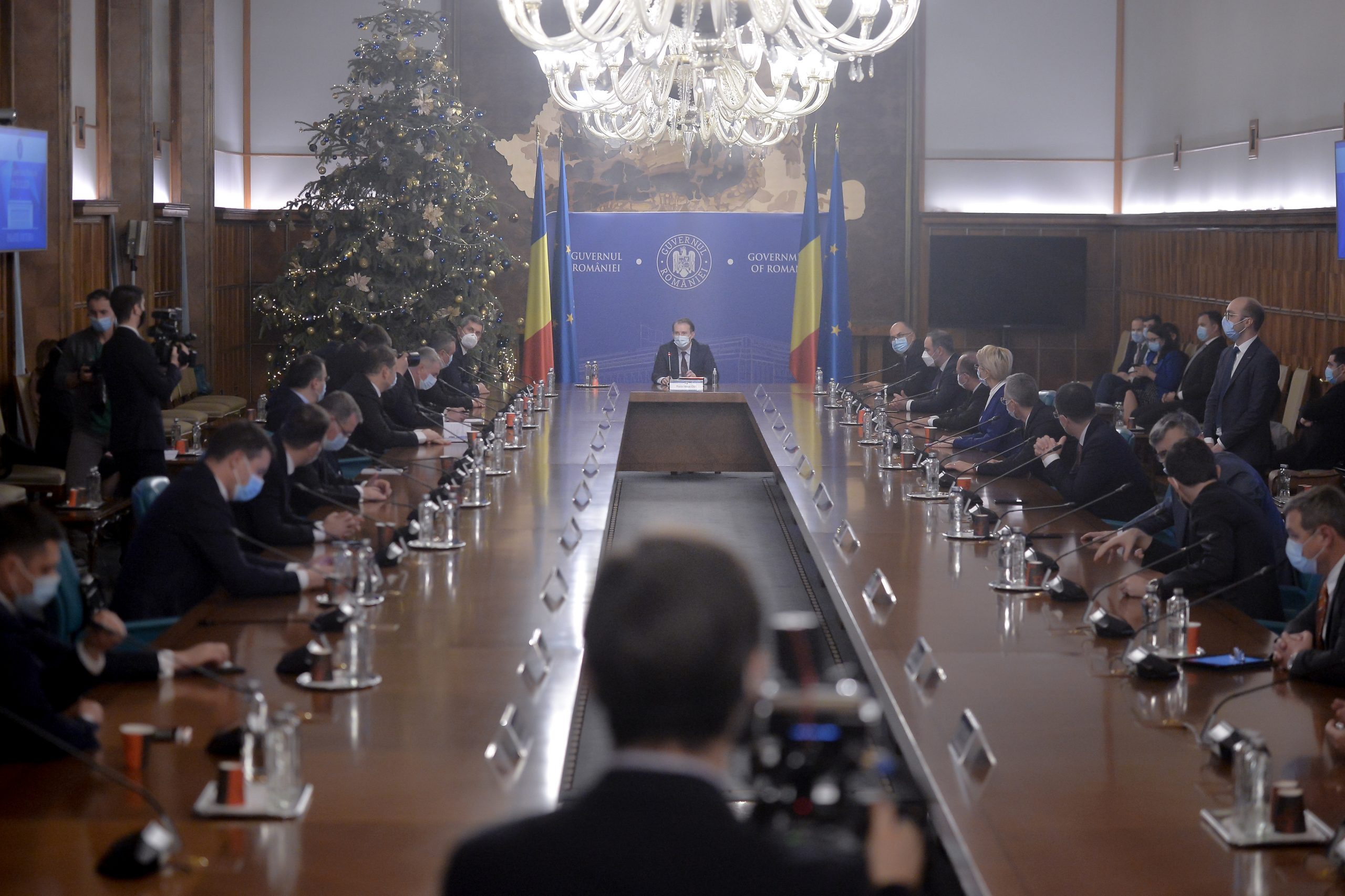 Coaliția și-a împărțit prefecții și subprefecții. Ludovic Orban a anunțat că PNL va avea cel mai mare număr de posturi