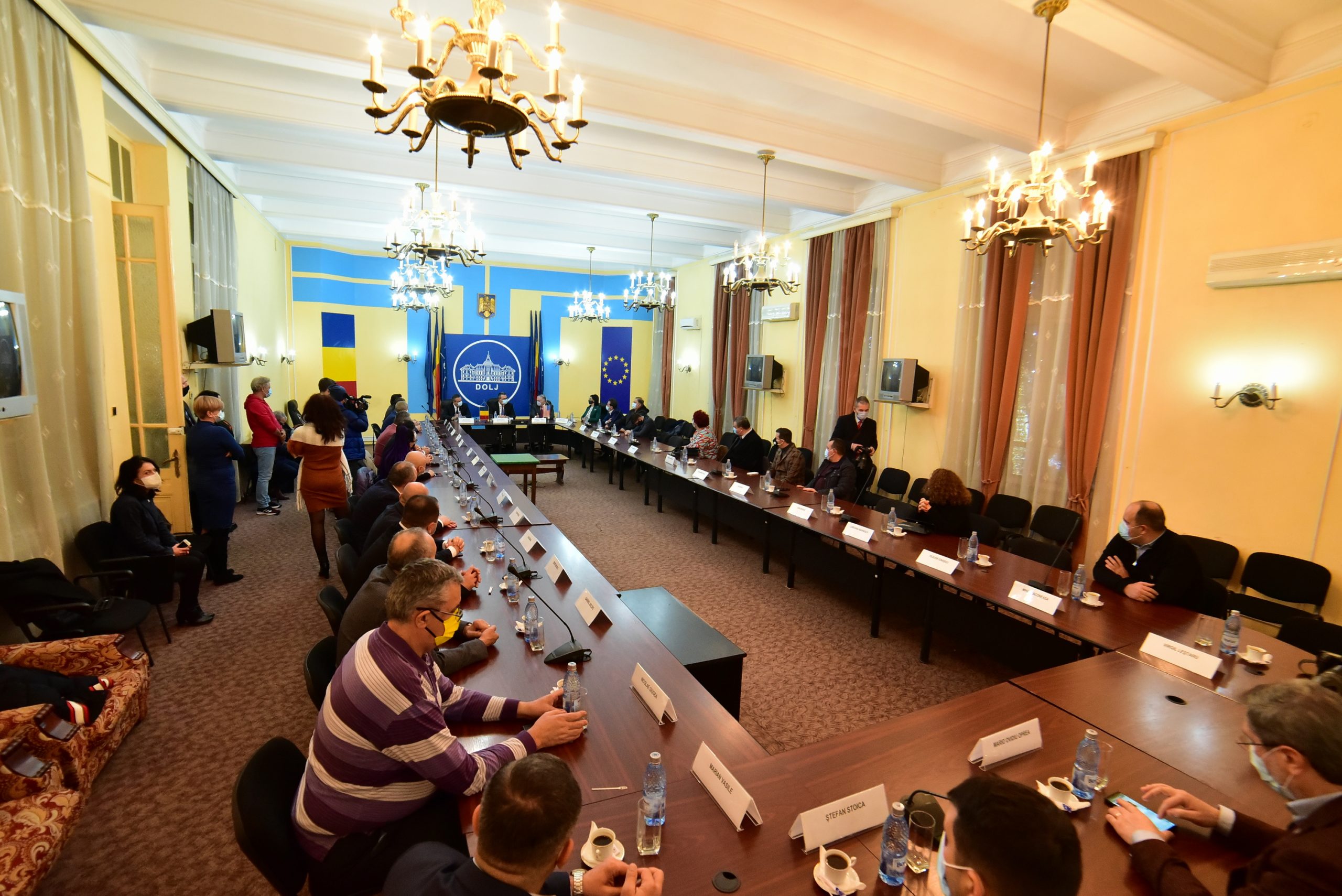 Cât primesc în plus la salariu angajații prefecturilor care au mers la serviciu în perioada pandemiei