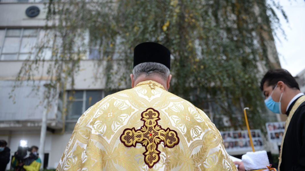 Cum explică un preot din Gorj campania de vaccinare. Broșura trimisă de coordonatori, adaptată pe înțelesul enoriașilor
