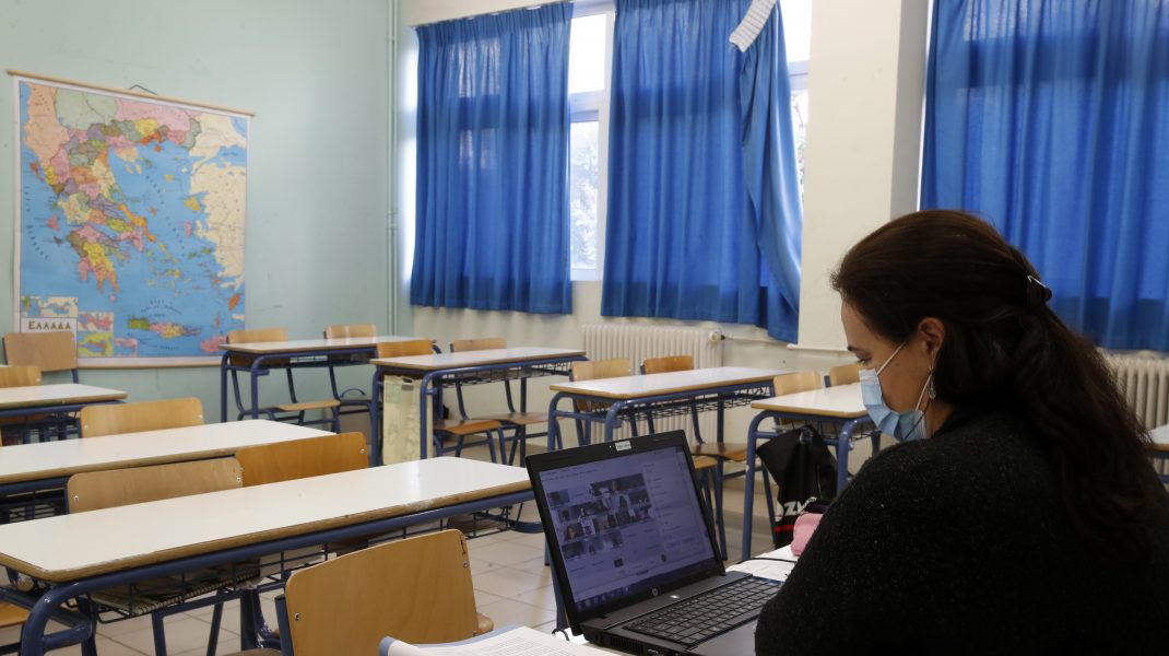 Ce propun elevii pentru a recupera materia pierdută, în lipsa soluțiilor clare de la autorități