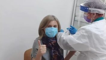 Vaccinul anti-Covid, cadou la împlinirea a 11 ani de căsnicie pentru doi profesori din Iași: „Ca să putem intra la şcoală mai repede“
