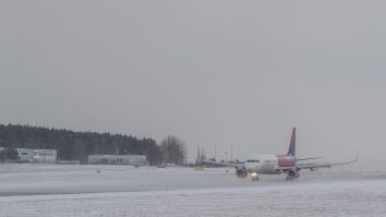 Scandal pe Aeroportul din Cluj-Napoca. După 3 ore de așteptare, cursa spre Madrid a fost întoarsă după 5 minute de la decolare, din cauza ninsorii din Spania