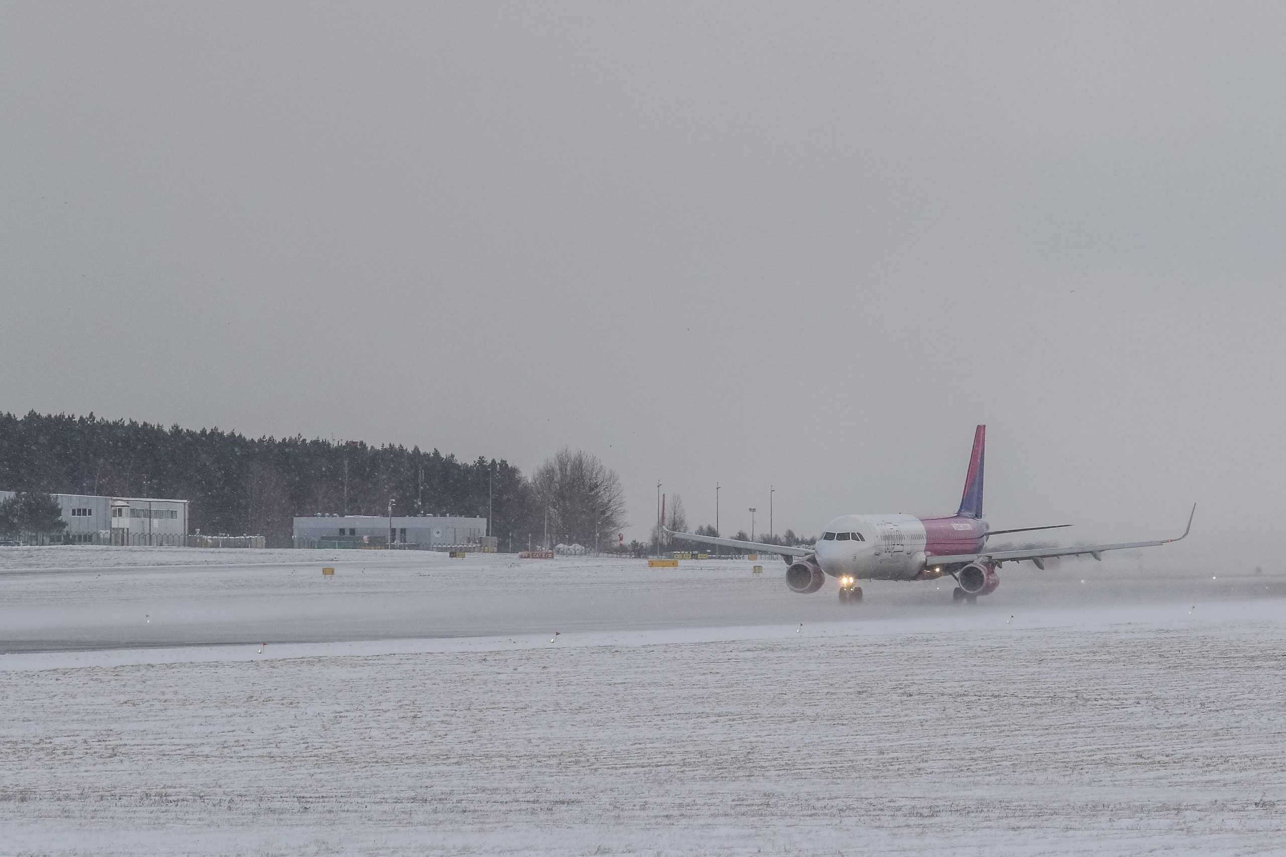 Scandal pe Aeroportul din Cluj-Napoca. După 3 ore de așteptare, cursa spre Madrid a fost întoarsă după 5 minute de la decolare, din cauza ninsorii din Spania