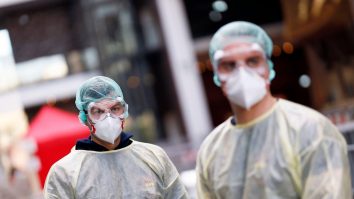 Măștile chirurgicale, FFP1 sau FFP2, ar putea deveni obligatorii în mai multe țări europene