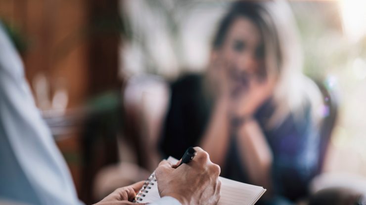 Fals psiholog, care a lucrat 20 de ani în spitale din Târgovişte, arestat la domiciliu