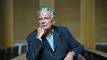 Un cunoscut politolog francez, acuzat de fiica sa vitregă că l-a agresat sexual pe fratele ei geamăn