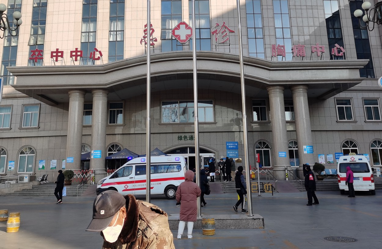China a ridicat un spital COVID în doar 5 zile, după o nouă creştere a numărului de cazuri