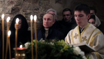 Crăciunul pe rit vechi. Putin a mers la o biserică ce datează din secolul al 13-lea
