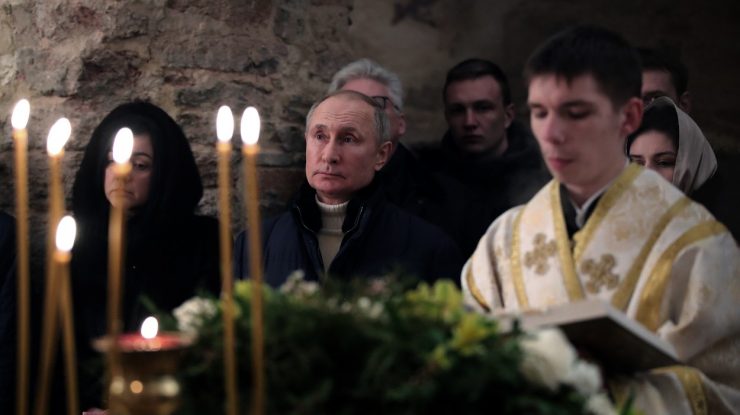 Crăciunul pe rit vechi. Putin a mers la o biserică ce datează din secolul al 13-lea