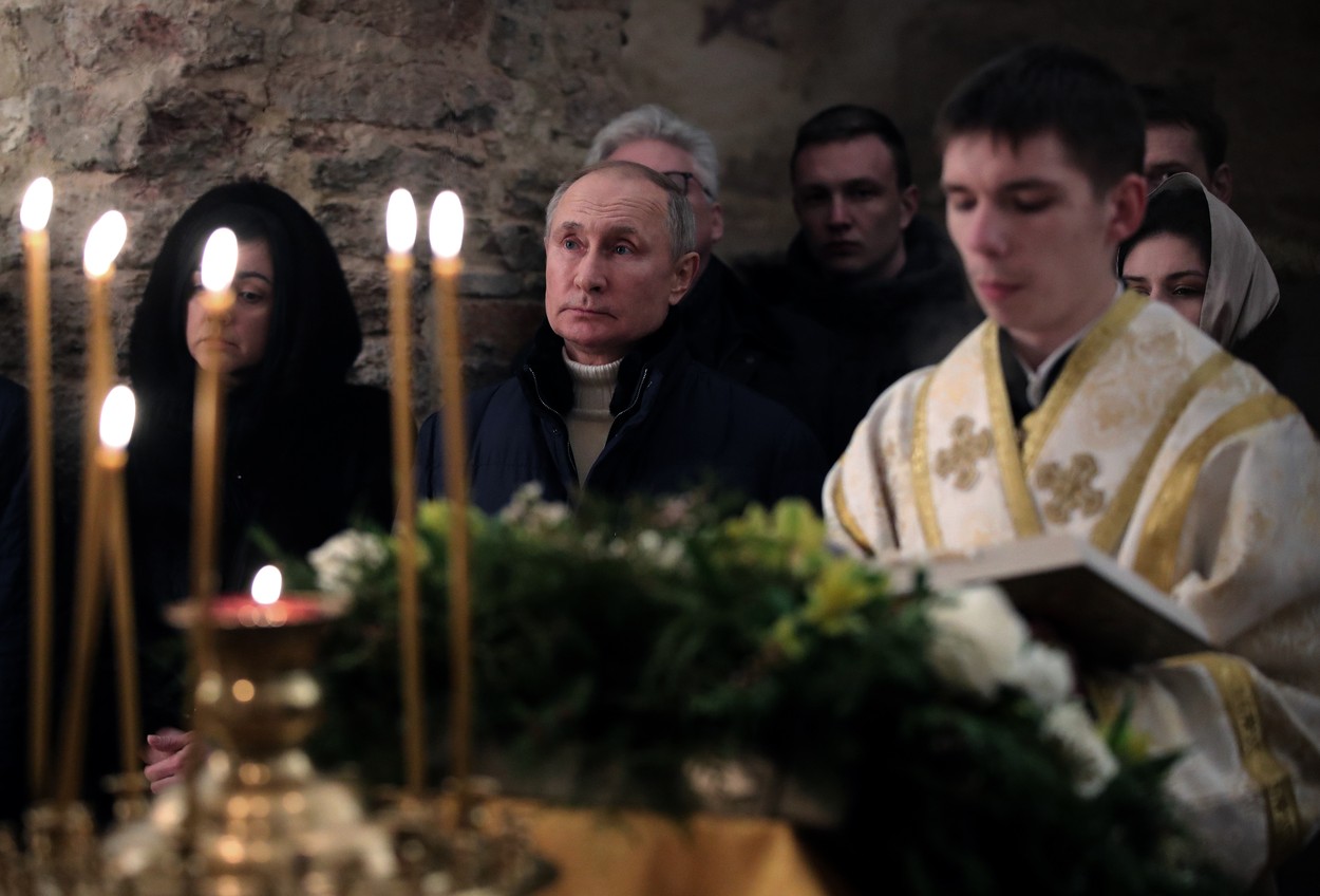 Crăciunul pe rit vechi. Putin a mers la o biserică ce datează din secolul al 13-lea