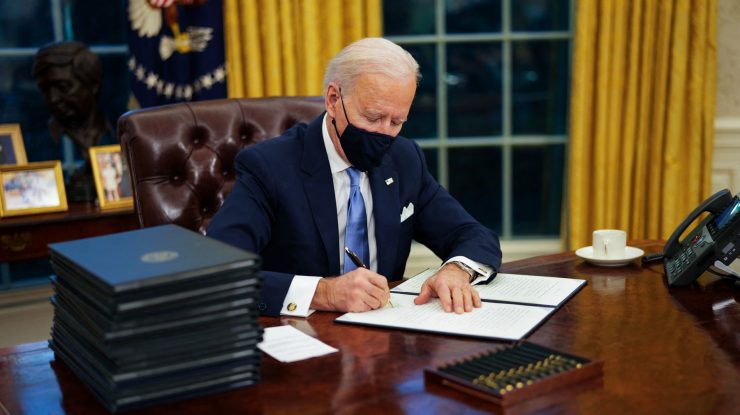 Joe Biden, bilanț impresionant după prima zi de mandat. A semnat 15 ordine executive prin care vrea să repare ce „a stricat” Trump