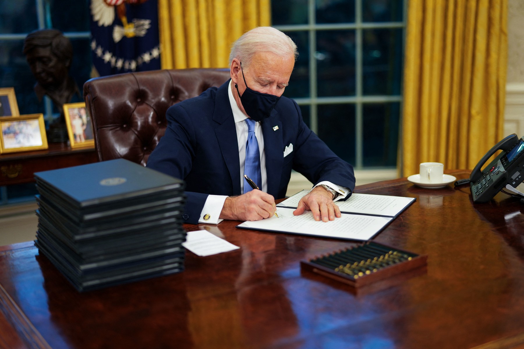Joe Biden, bilanț impresionant după prima zi de mandat. A semnat 15 ordine executive prin care vrea să repare ce „a stricat” Trump