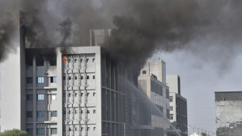 Incendiu la cea mai mare fabrică de vaccinuri din lume. Producția de ser anti-coronavirus nu este afectată