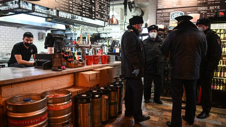 Moscova relaxează restricţiile odată cu scăderea numărului de îmbolnăviri cauzate de COVID-19